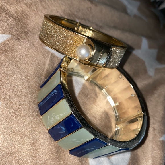 Jewelry box clearance: An assortment of bracelets and necklaces! - Picture 7 of 8